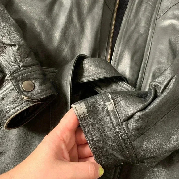 Men’s belted vintage leather jacket with removable hood - Picture 5 of 10